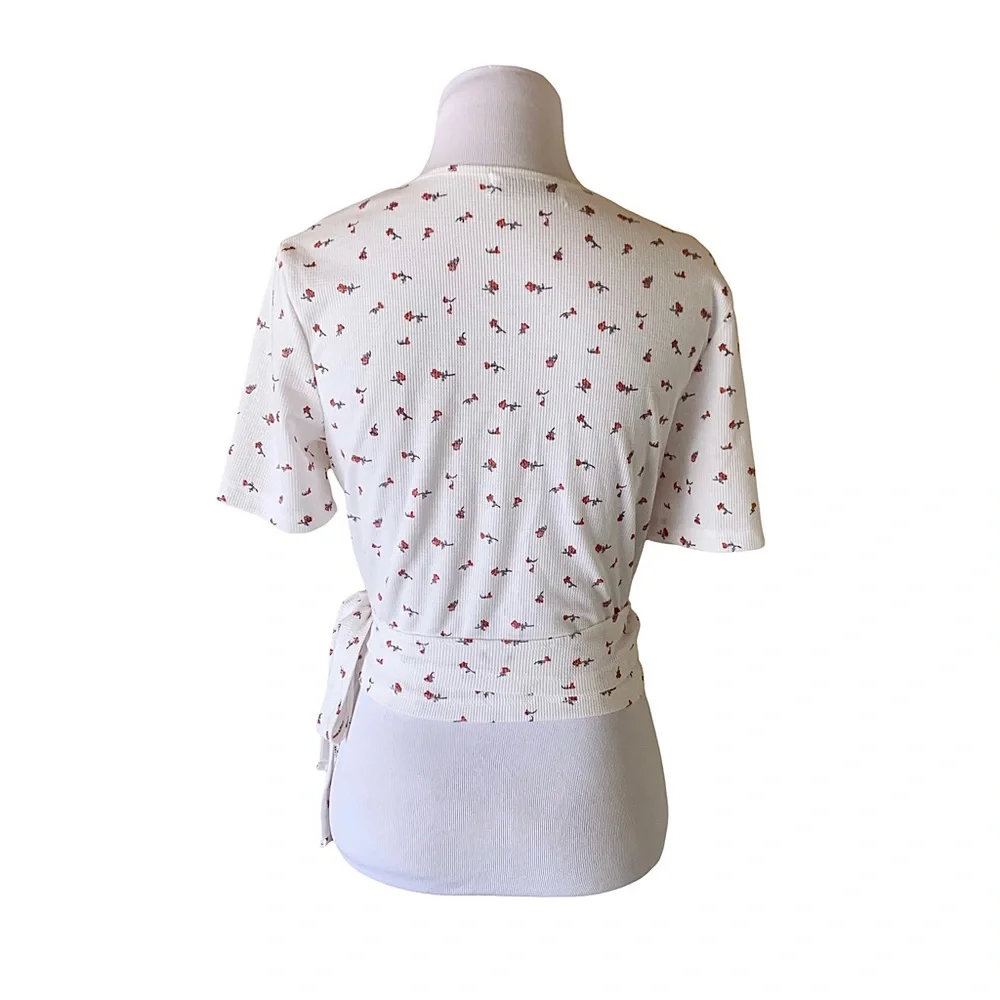 bershka floral print wrap top in white 💐 - Picture 5 of 9